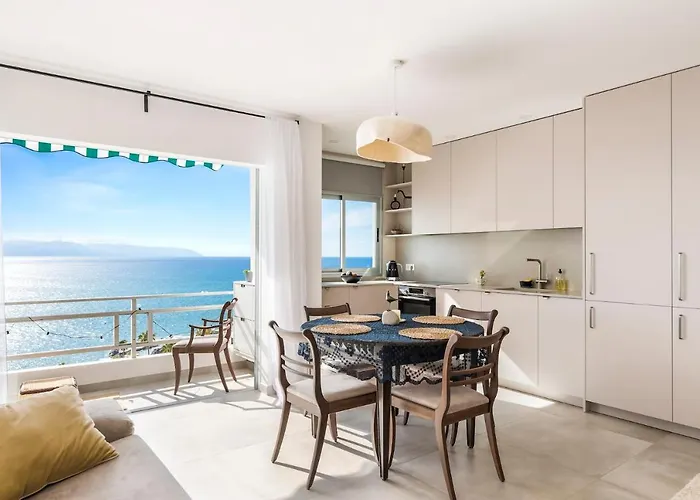 Apartment Vacation With Stunning Oceanview *